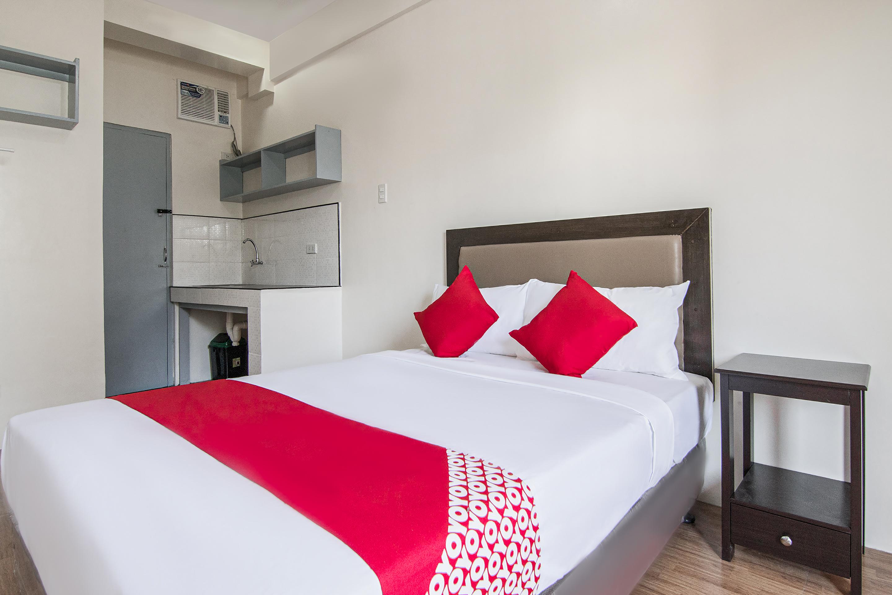 OYO 431 Apollo 11 Apartelle Pasay Esterno foto