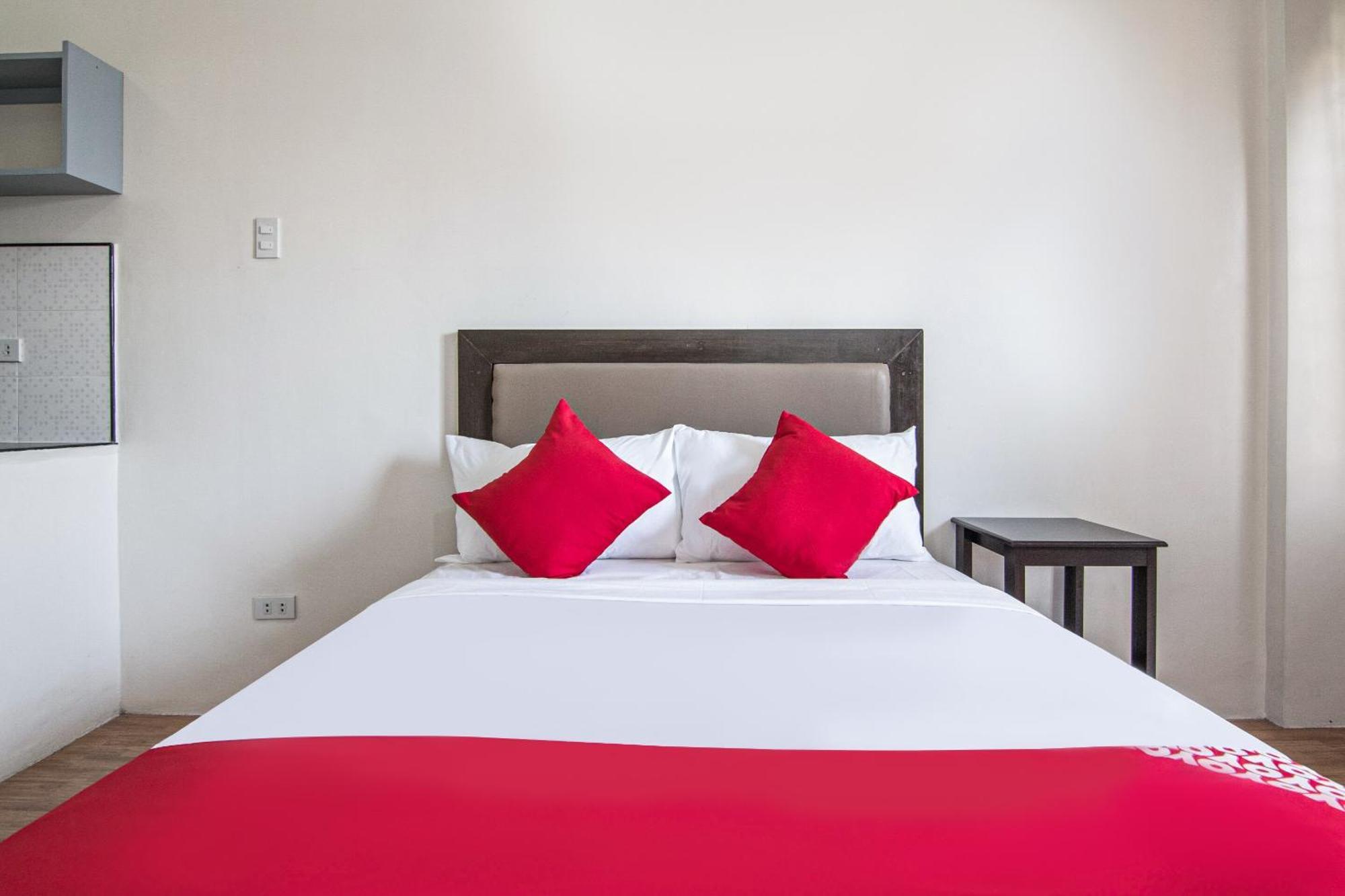 OYO 431 Apollo 11 Apartelle Pasay Esterno foto