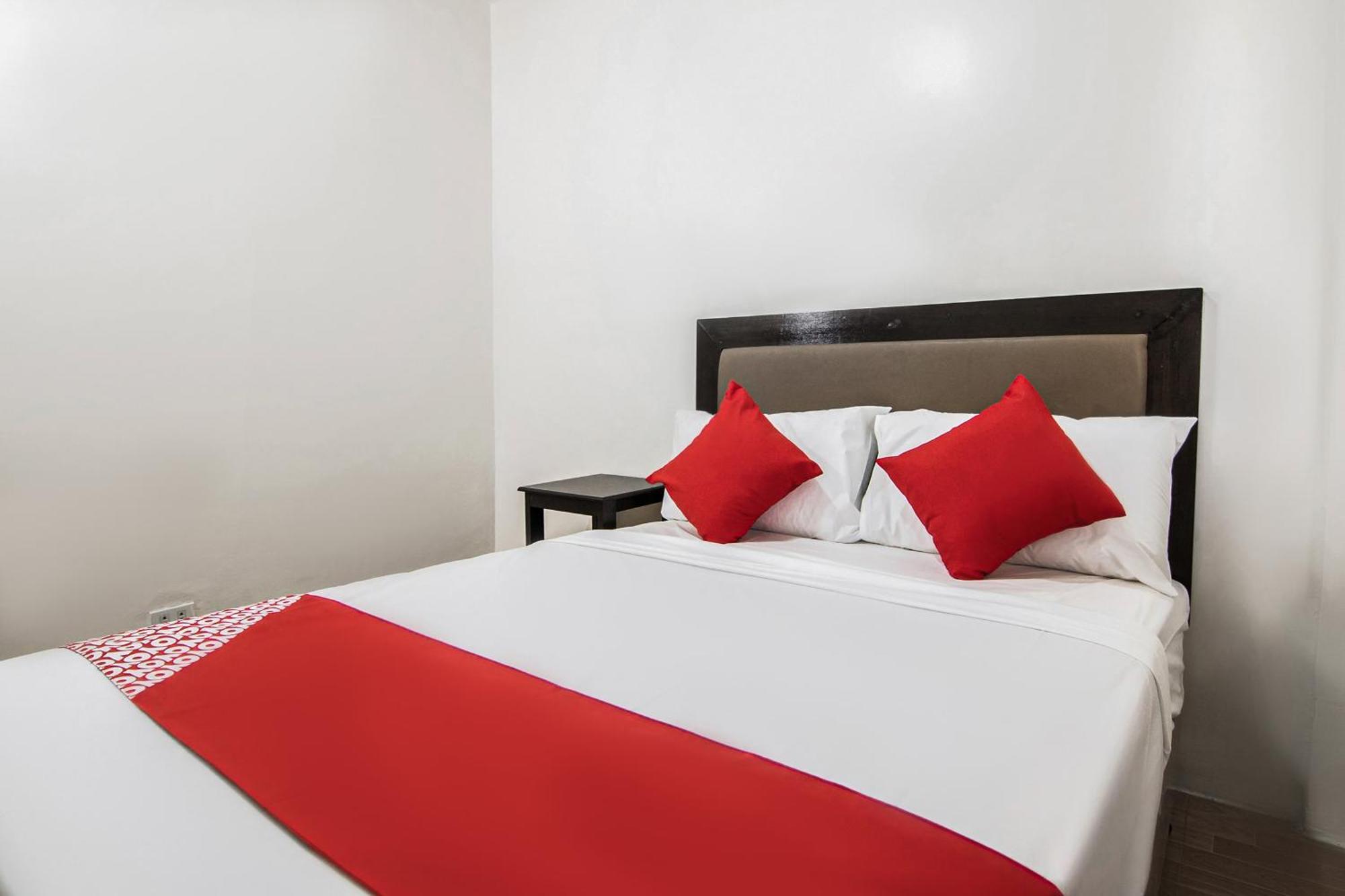 OYO 431 Apollo 11 Apartelle Pasay Esterno foto