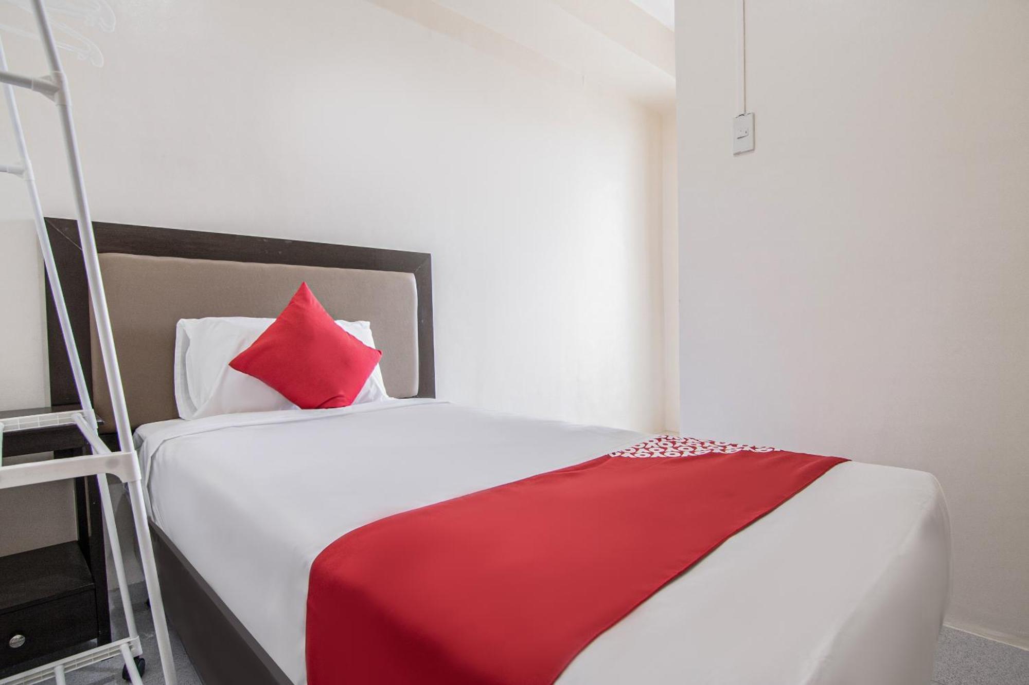 OYO 431 Apollo 11 Apartelle Pasay Esterno foto