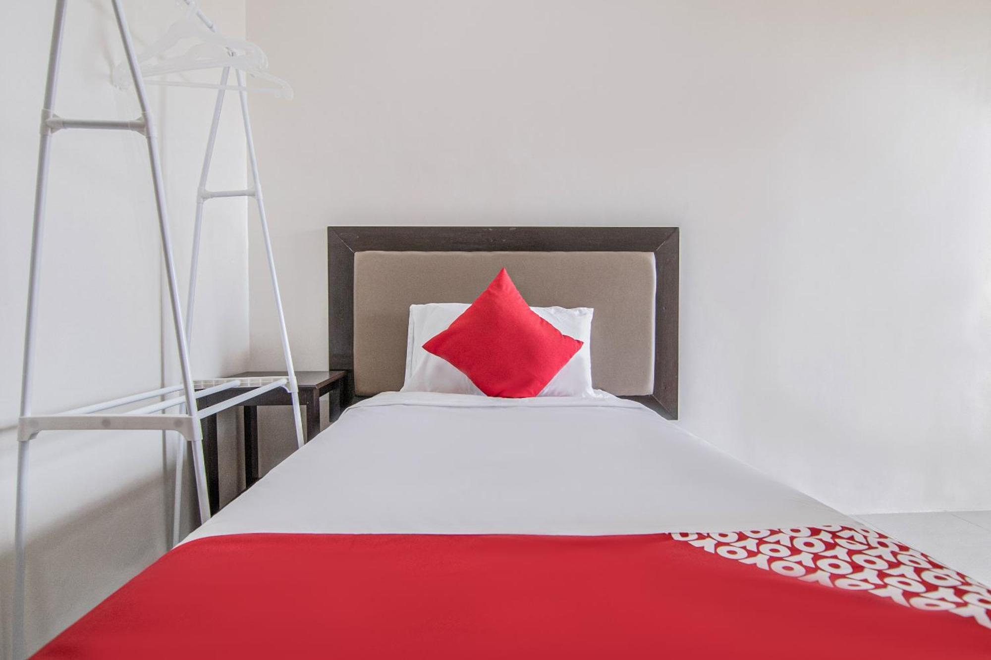 OYO 431 Apollo 11 Apartelle Pasay Esterno foto