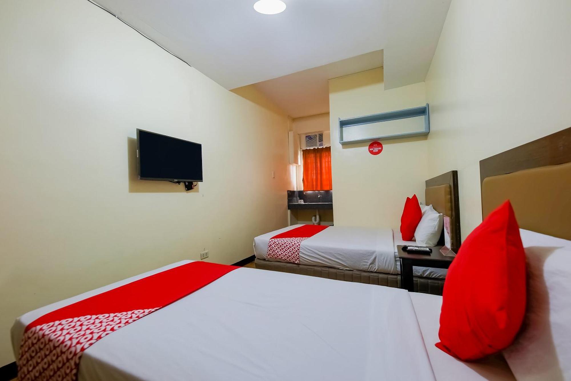 OYO 431 Apollo 11 Apartelle Pasay Esterno foto
