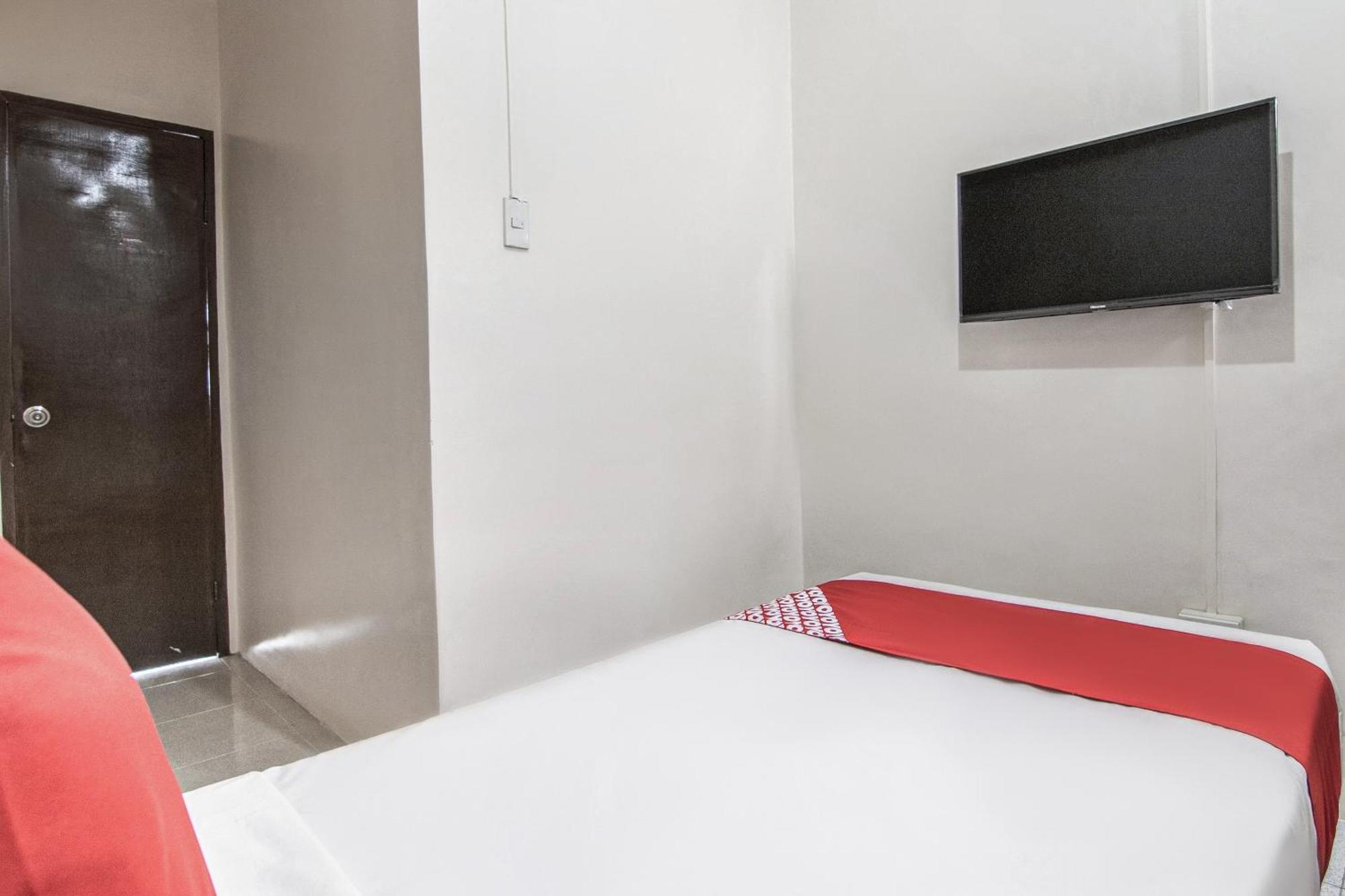 OYO 431 Apollo 11 Apartelle Pasay Esterno foto