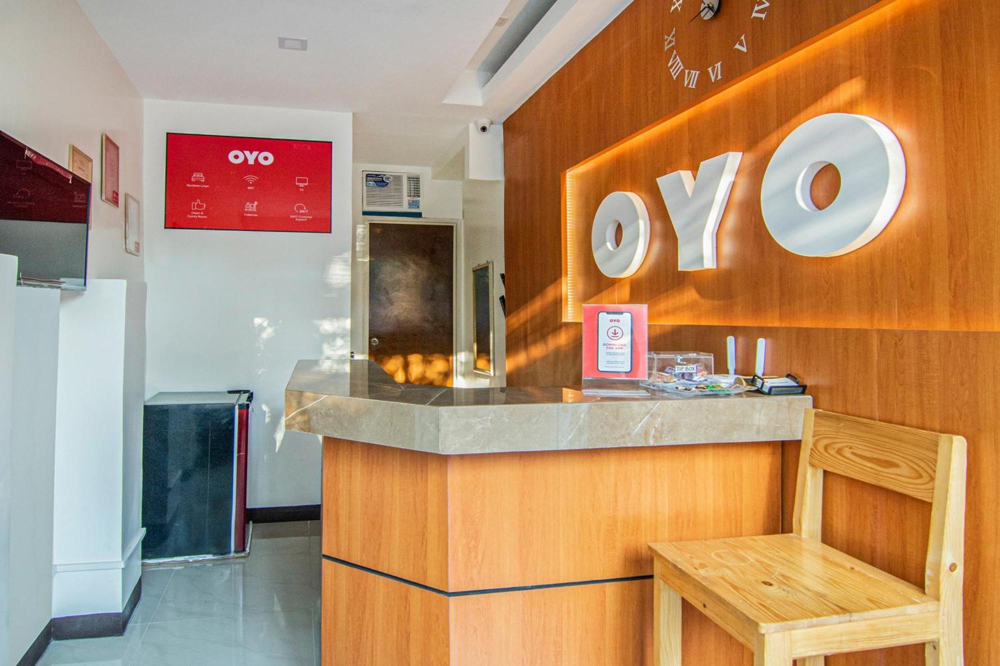 OYO 431 Apollo 11 Apartelle Pasay Esterno foto