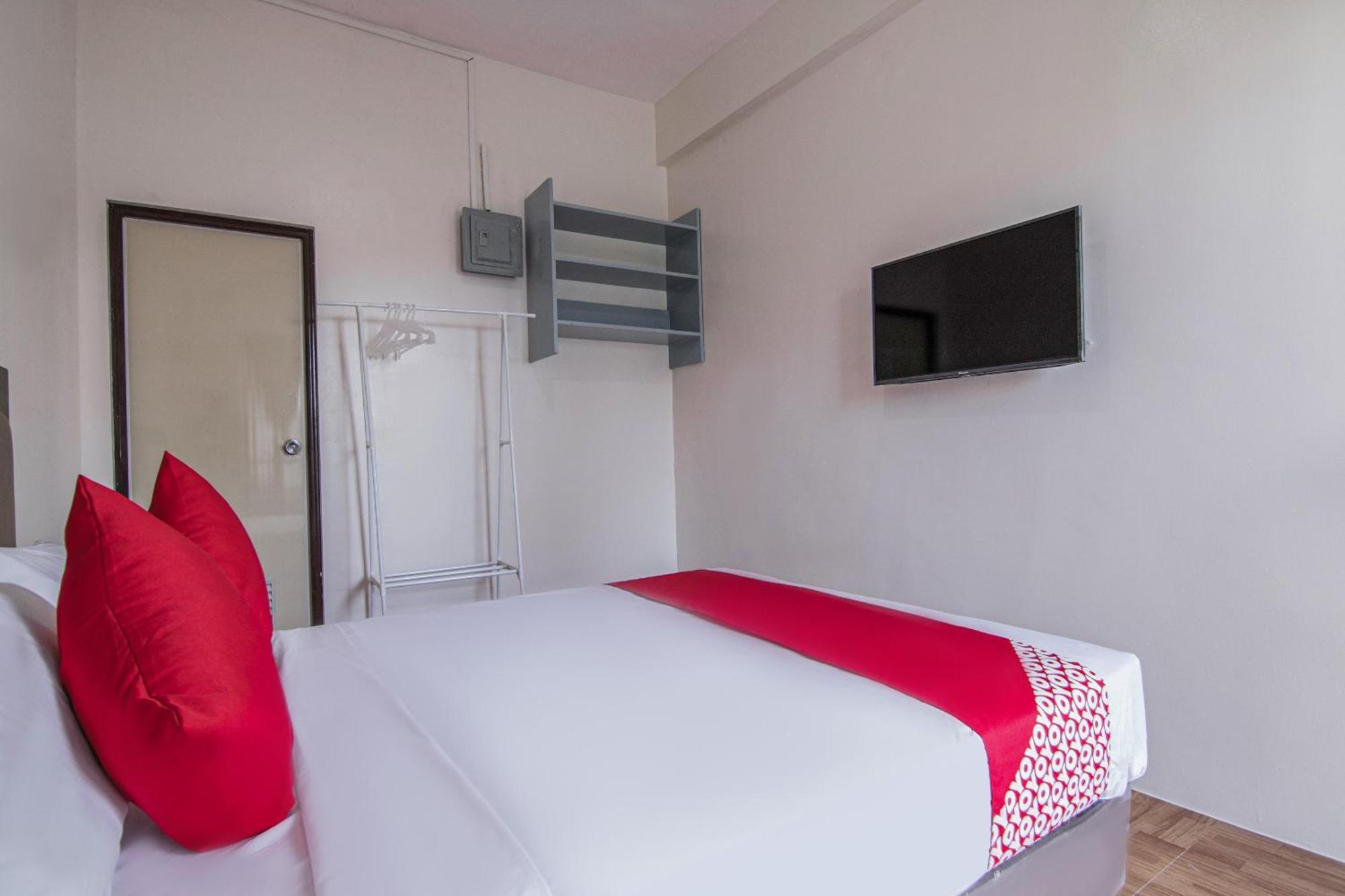 OYO 431 Apollo 11 Apartelle Pasay Esterno foto